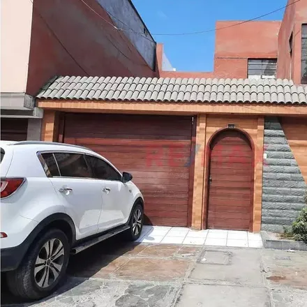 Buy this 8 bed house on Jirón Antúnez de Mayolo in Santa Anita, Lima Metropolitan Area 15002