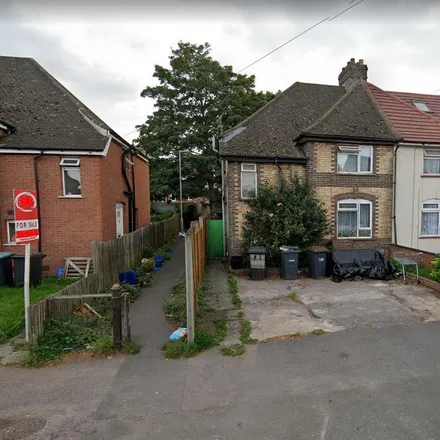 Rent this 3 bed house on 177 Selbourne Road in Luton, LU4 8LU