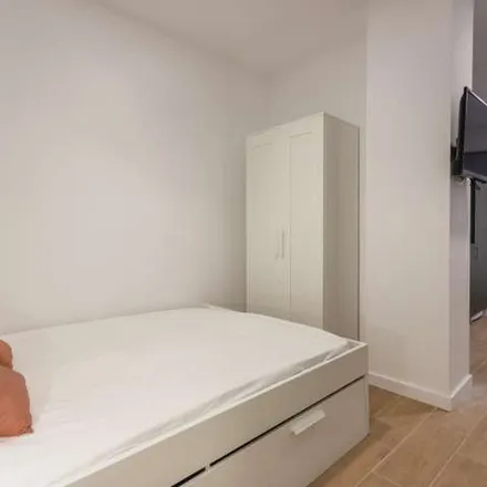 Rent this 1 bed apartment on Avinguda dels Esports in 46035 Burjassot, Spain