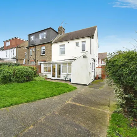 Image 2 - Victoria Road, Southend-on-Sea, SS1 2AE, United Kingdom - Duplex for sale