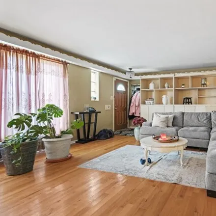 Image 3 - 9431 South Indiana Avenue, Chicago, IL 60628, USA - House for sale