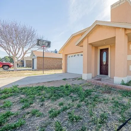 Image 3 - 1442 Pueblo, Midland, TX 79705, USA - House for sale