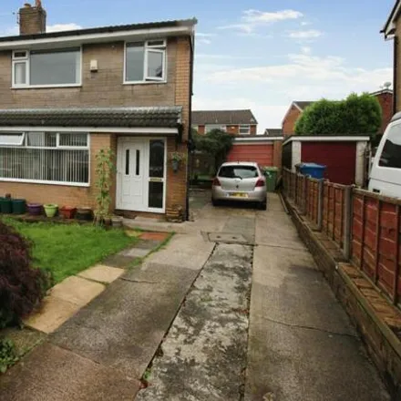 Buy this 3 bed duplex on Willowcroft Avenue in Aspull Moor, WN2 1QJ