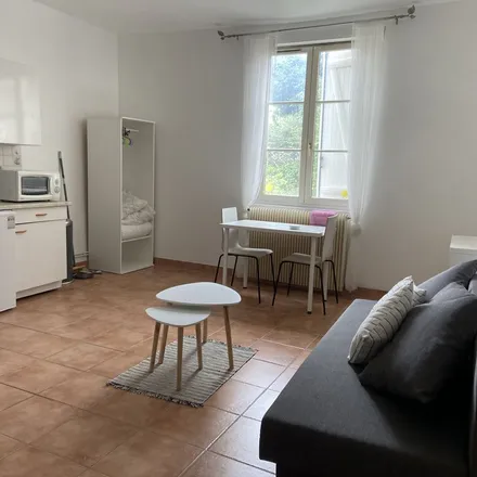 Rent this 1 bed apartment on 2 Place de l'Indien in 45100 Orléans, France