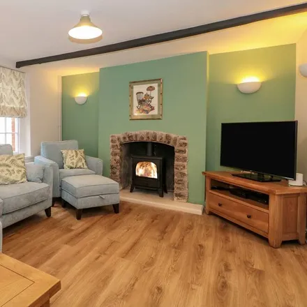 Rent this 3 bed townhouse on Warminster in BA12 8DE, United Kingdom