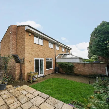 Buy this 3 bed duplex on Hill End Road in Twyning, GL20 6JP