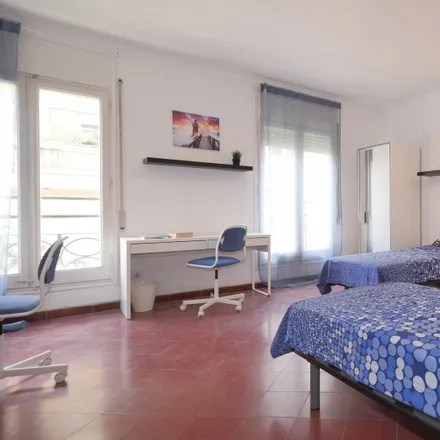 Rent this 6 bed room on Carrer d'Oliana in 19, 08006 Barcelona