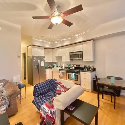 Rent this 3 bed apartment on The U School in North 7th Street, Philadelphia