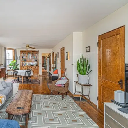 Image 3 - 2042 North Sawyer Avenue, Chicago, IL 60647, USA - House for sale