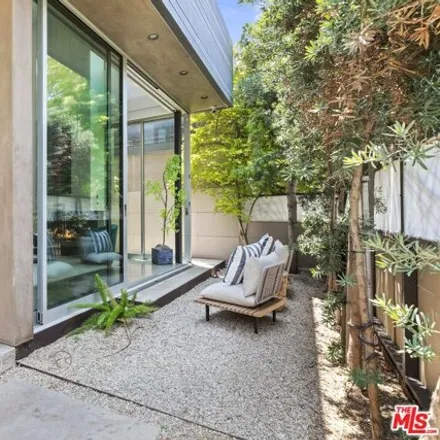 Image 3 - Open Air Homes - Stylish & Modern Apartment in Venice Beach, 505 Seville Court, Los Angeles, CA 90291, USA - House for sale