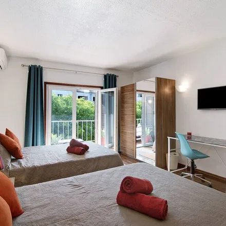 Rent this 2 bed apartment on 8200-109 Distrito de Évora