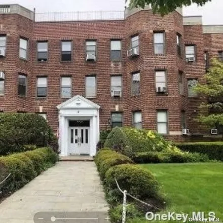 Image 2 - The Lawrence House Cooperative Apartments, 2 Herrick Drive, Village of Lawrence, NY 11559, USA - Condo for sale