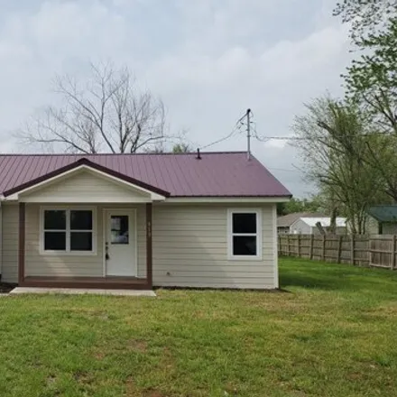 Buy this 3 bed house on 543 West Park Street in Seymour, Webster County