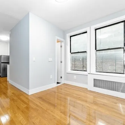 Image 1 - 235 East 117th Street, New York, NY 10035, USA - House for rent