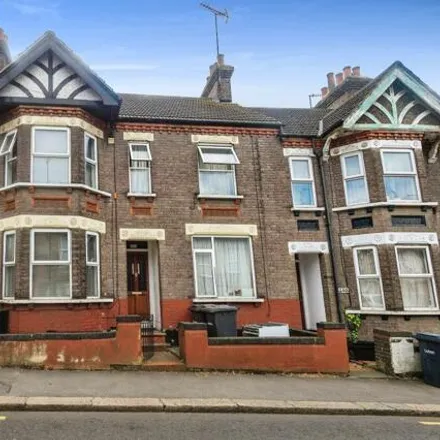 Buy this 5 bed house on High Town Road in Luton, LU2 0DQ