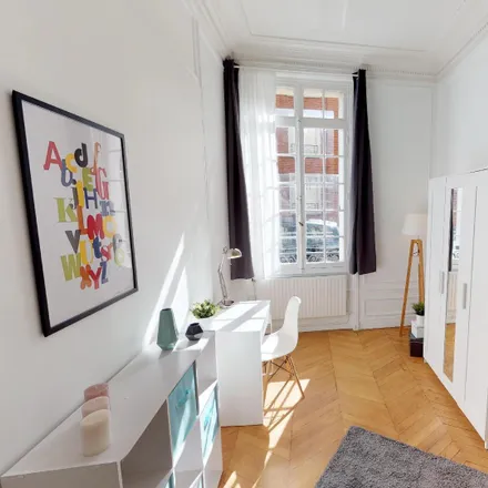 Rent this 4 bed room on 6 Rue Milne-Edwards in 75017 Paris, France