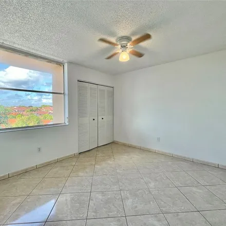 Image 7 - 810 West 38th Terrace, Hialeah, FL 33012, USA - Apartment for rent