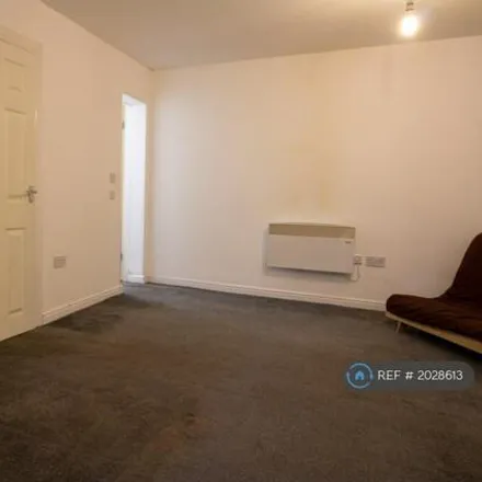Image 3 - Back Edinburgh Road, Leeds, LS12 3RF, United Kingdom - Apartment for rent