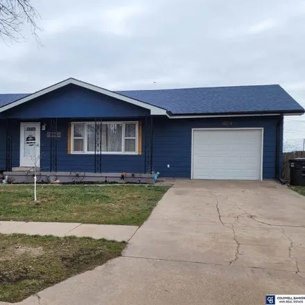 Buy this 5 bed house on 510 East 19th Street in York, NE 68467