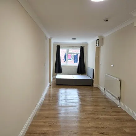 Rent this 8 bed duplex on Wordsworth Way in London, UB7 9HX