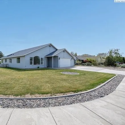 Buy this 3 bed house on 2604 Thrush Lane in West Richland, WA 99353