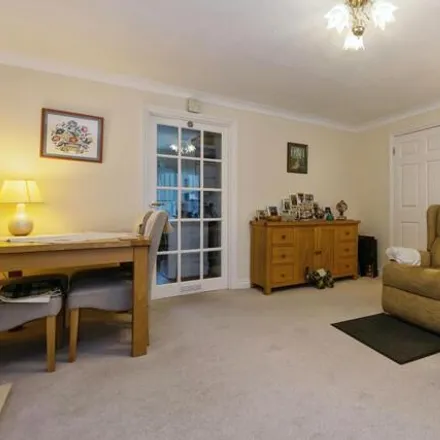 Image 5 - Deerhurst Court, Elmdon Heath, B91 3BY, United Kingdom - Apartment for sale