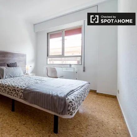 Rent this 5 bed room on Col·legi Sant Antoni Abad in Avinguda del Primat Reig, 2