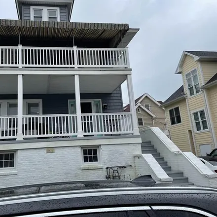 Rent this 5 bed house on 165 Sacramento Avenue in Ventnor City, NJ 08406