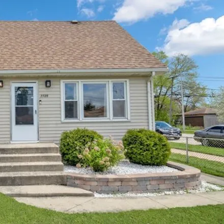 Buy this 3 bed house on 5266 77th Place in Burbank, IL 60459