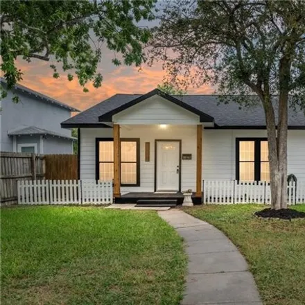 Buy this 3 bed house on 778 West Richard Avenue in Kingsville, TX 78363
