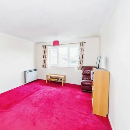 Image 3 - Chestnut Lodge, 1-35 Sherwood Close, Southampton, SO16 7NT, United Kingdom - Apartment for sale