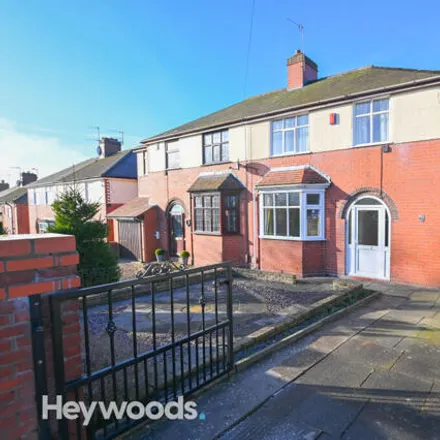 Buy this 3 bed duplex on Clare Avenue in Newcastle-under-Lyme, ST5 8EJ