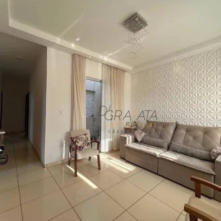 Buy this 3 bed house on Avenida Antônio Lima Reis in Varginha - MG, 37044-320