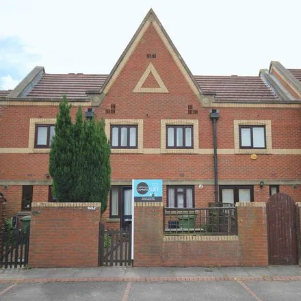 Rent this 3 bed townhouse on Trinity Mews in Thornaby-on-Tees, TS17 6BQ