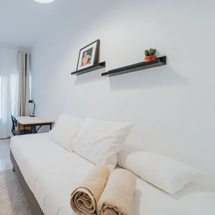 Rent this 5 bed room on Madrid in Aparcamiento para residentes. Conde de Casal - Mediterráneo, Calle de Sánchez Barcáiztegui