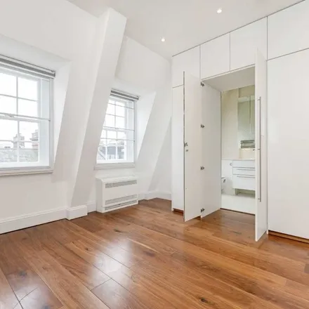Rent this 4 bed apartment on 6 Dunraven Street in London, W1K 7FD