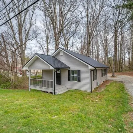 Image 2 - 2662 Spartanburg Highway, East Flat Rock, Henderson County, NC 28726, USA - House for sale