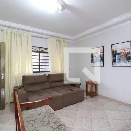 Rent this 4 bed house on Avenida Uirapuru in Cidade Jardim, Uberlândia - MG