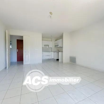 Rent this 2 bed apartment on unnamed road in 13220 Châteauneuf-les-Martigues, France