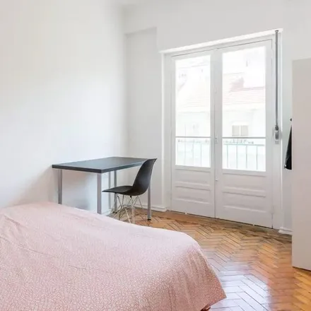 Rent this 3 bed room on Rua Montepio Geral
