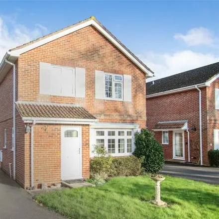 Buy this 4 bed house on Peartree Court in Walhampton, SO41 3TF