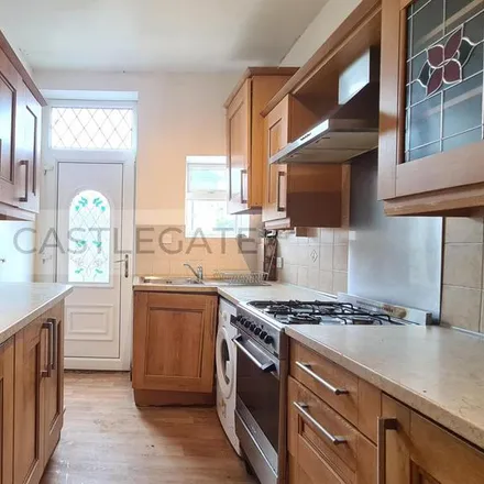 Image 5 - Yew Green Road, Huddersfield, HD4 5EN, United Kingdom - Townhouse for rent