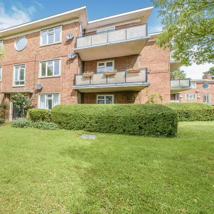 Rent this 2 bed apartment on 13-24 Queens Court in St Albans, AL1 4TG