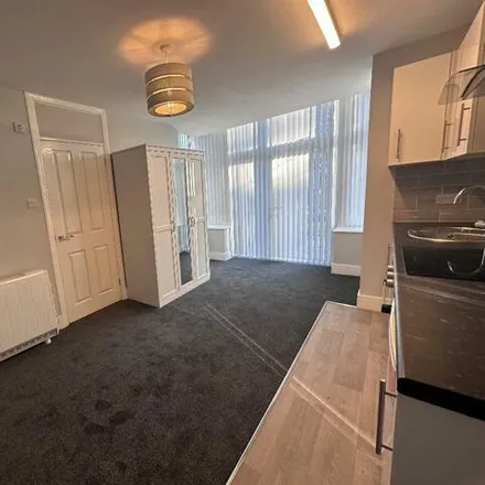 Image 5 - The Approach, Broom Hill, London, BR6 0AB, United Kingdom - Apartment for rent