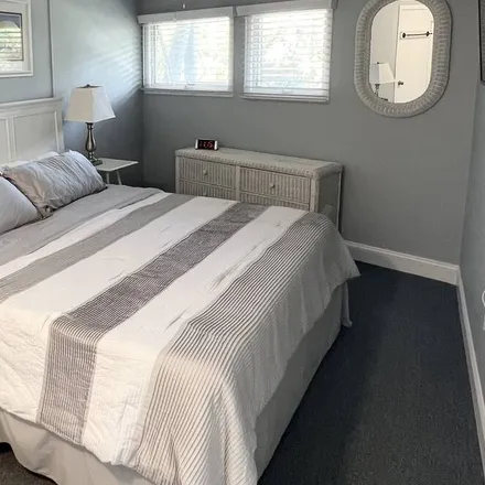 Rent this 3 bed house on Barnegat Light in NJ, 08006