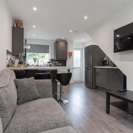 Image 3 - Roman Way, Metchley, B15 2SJ, United Kingdom - House for rent