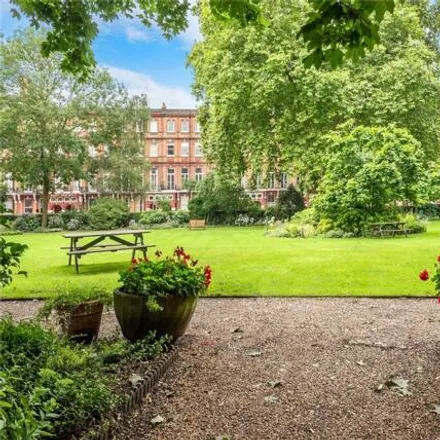 Image 7 - 16 Nevern Square, London, SW5 9NW, United Kingdom - Apartment for sale