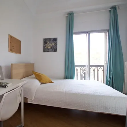 Rent this 6 bed room on Madrid in Paseo de Santa María de la Cabeza, 47