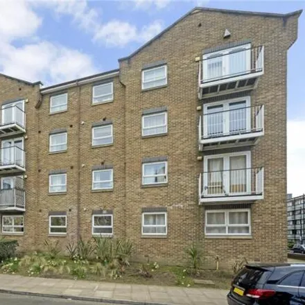 Image 1 - Fawley Lodge, 1 Millennium Drive, Cubitt Town, London, E14 3GA, United Kingdom - Apartment for sale