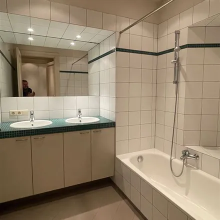 Rent this 2 bed apartment on Avenue Princesse Elisabeth - Prinses Elisabethlaan 76 in 1030 Schaerbeek - Schaarbeek, Belgium